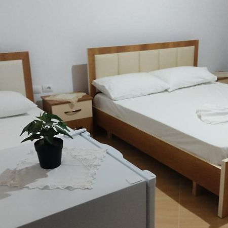 Dino Guest House Gjirokastër Eksteriør billede