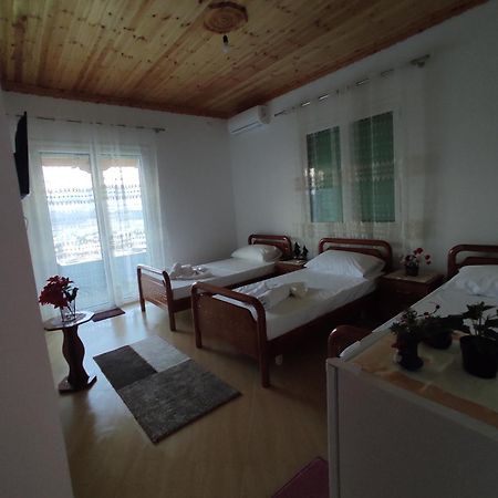 Dino Guest House Gjirokastër Eksteriør billede
