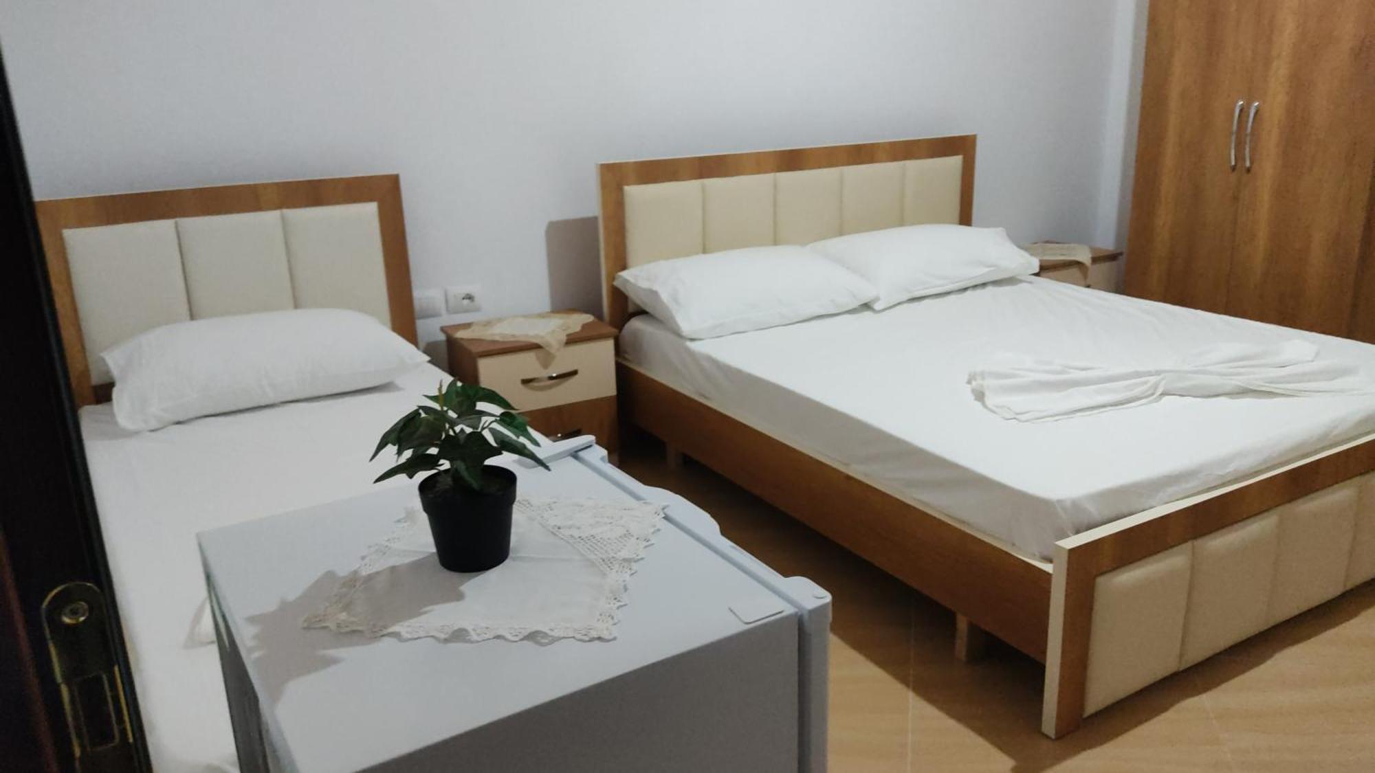 Dino Guest House Gjirokastër Eksteriør billede