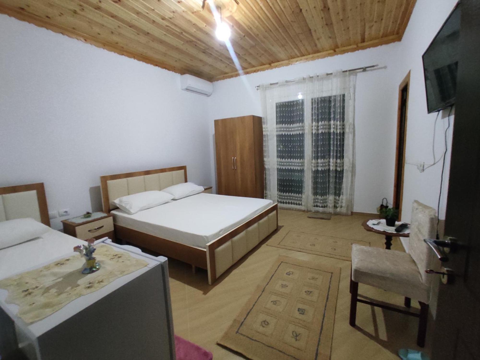 Dino Guest House Gjirokastër Eksteriør billede